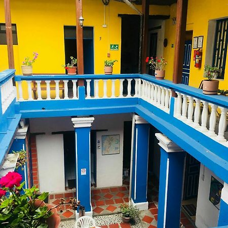 Blue Door Housing Historic Quito Ξενοδοχείο Εξωτερικό φωτογραφία