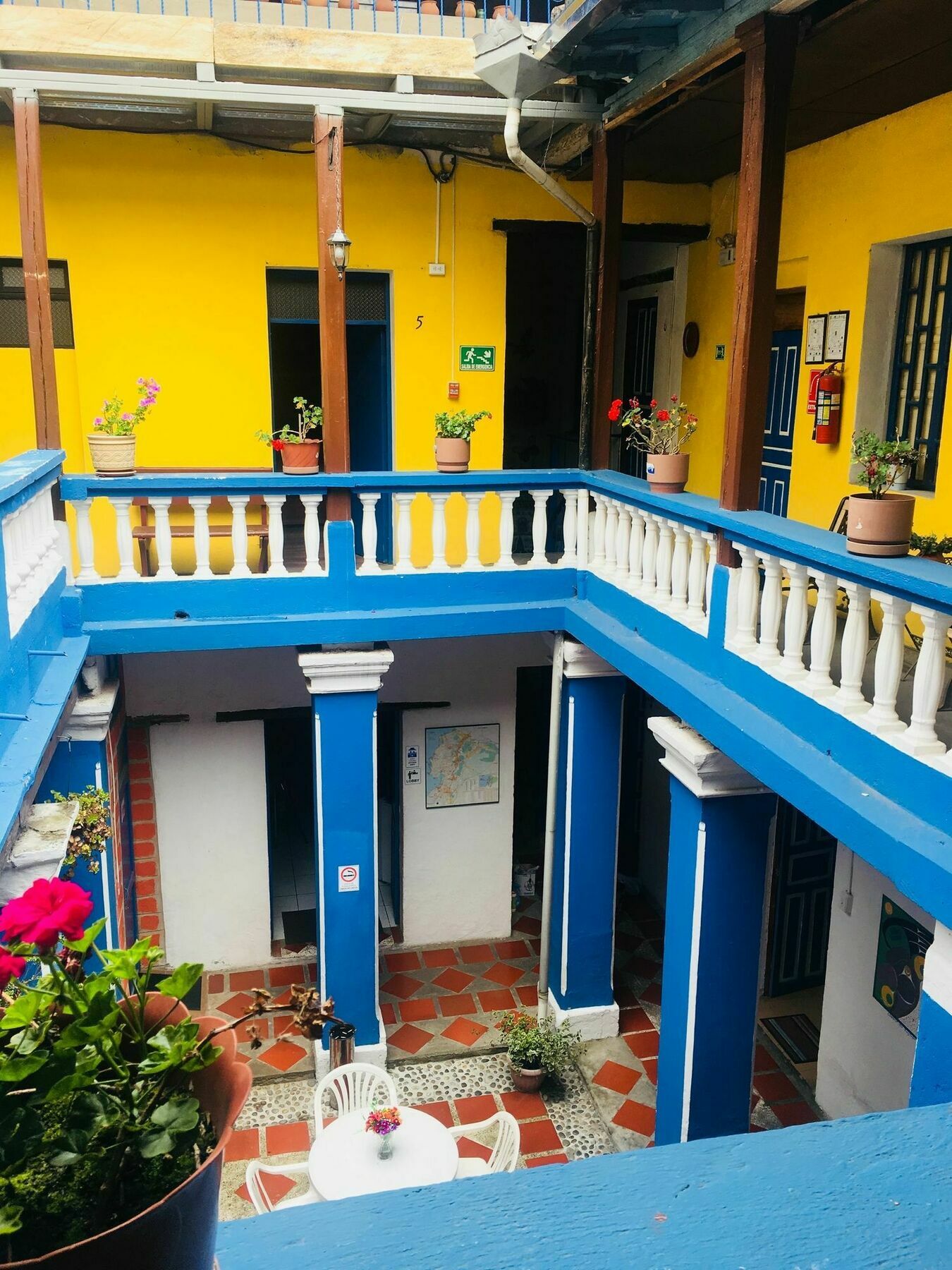 Blue Door Housing Historic Quito Ξενοδοχείο Εξωτερικό φωτογραφία