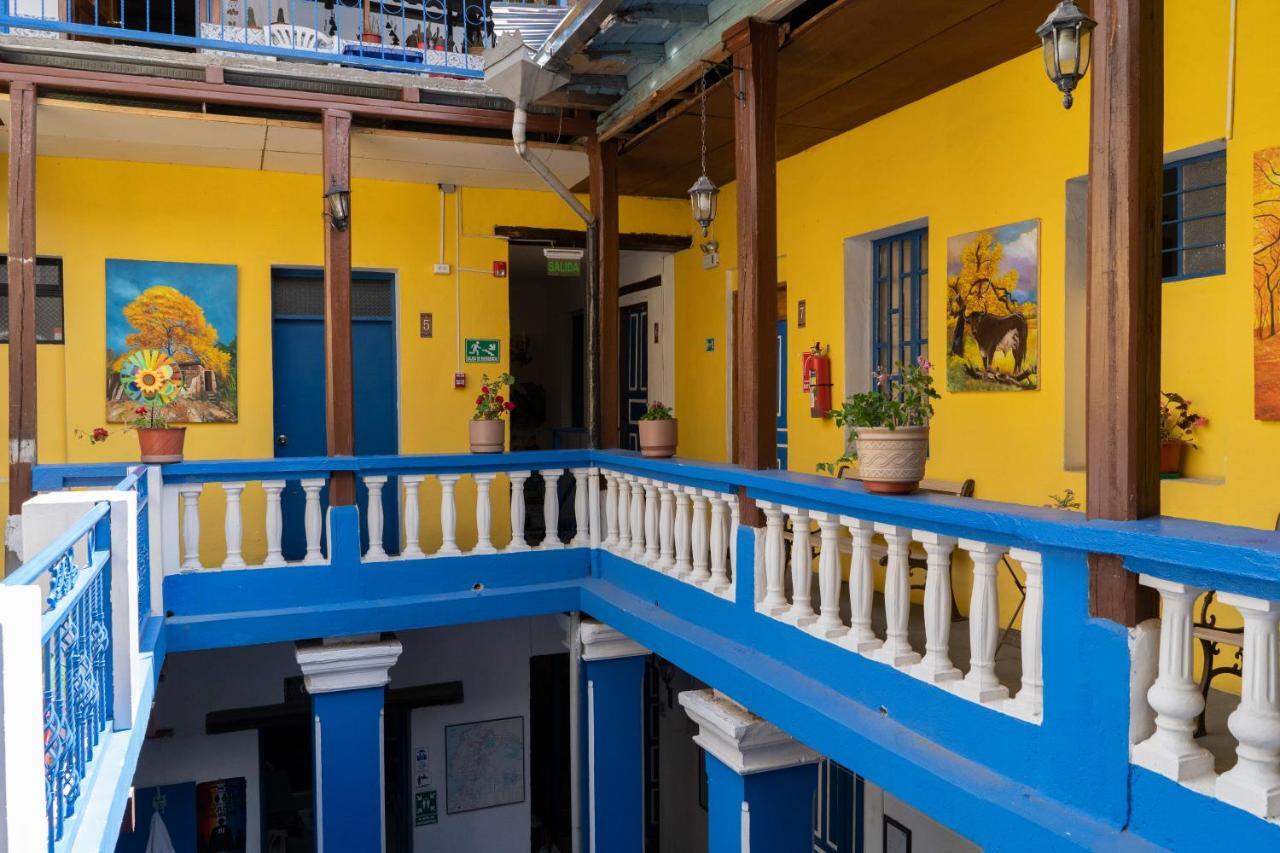 Blue Door Housing Historic Quito Ξενοδοχείο Εξωτερικό φωτογραφία