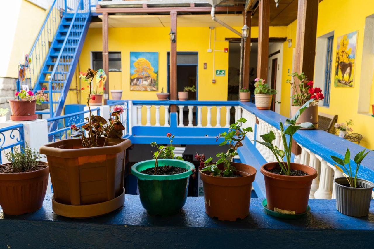 Blue Door Housing Historic Quito Ξενοδοχείο Εξωτερικό φωτογραφία